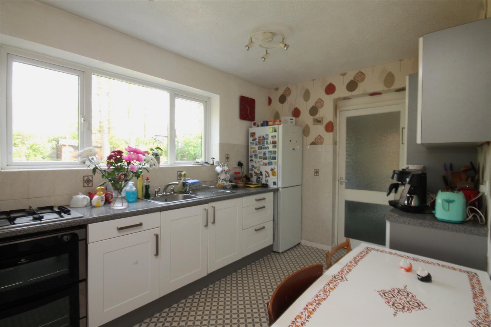 REFITTED KITCHEN/BREAKFAST ROOM